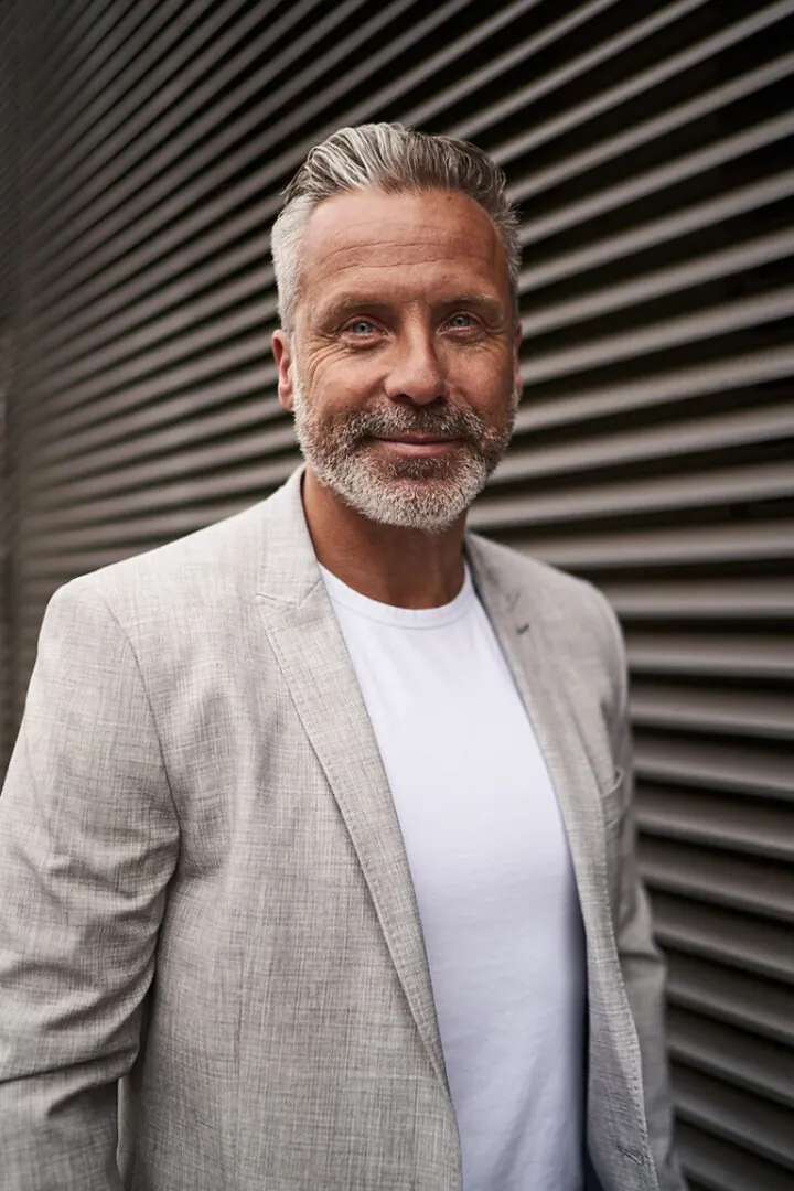 Jörg A.