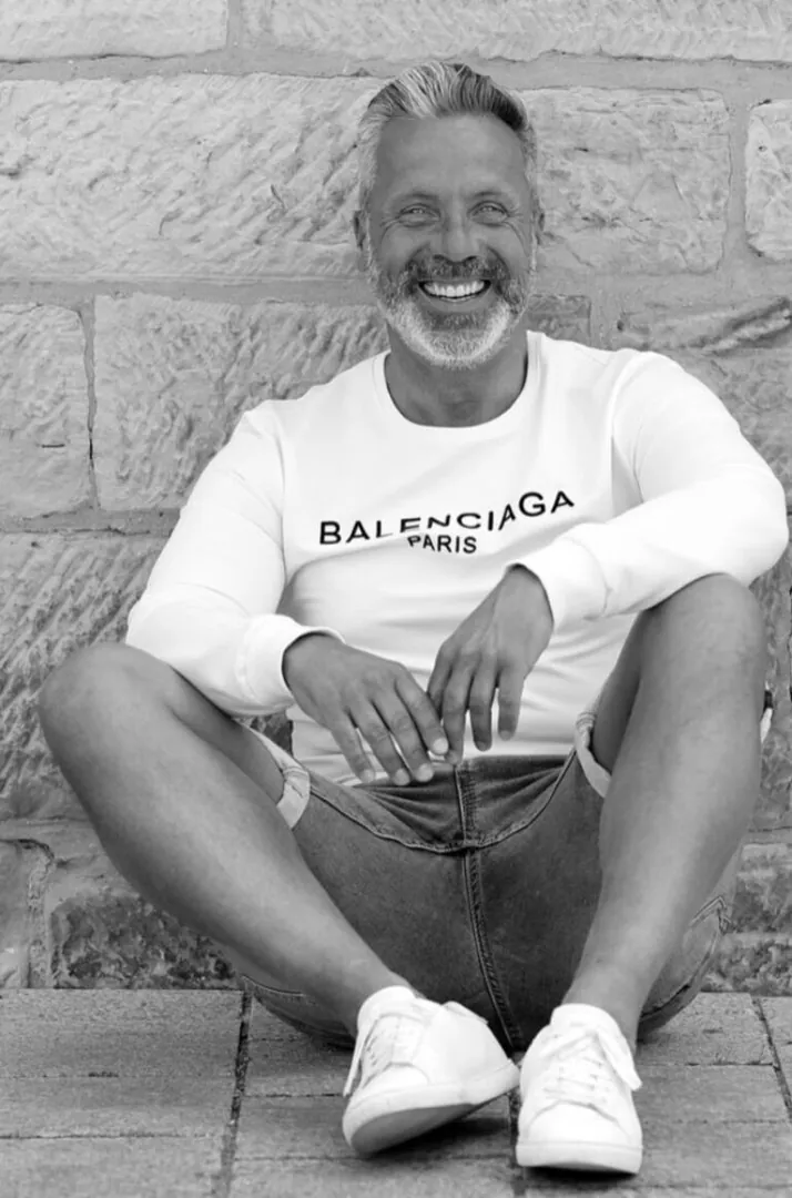Jörg A.