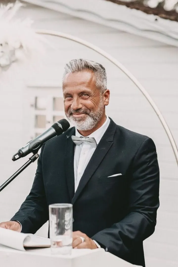 Jörg A.
