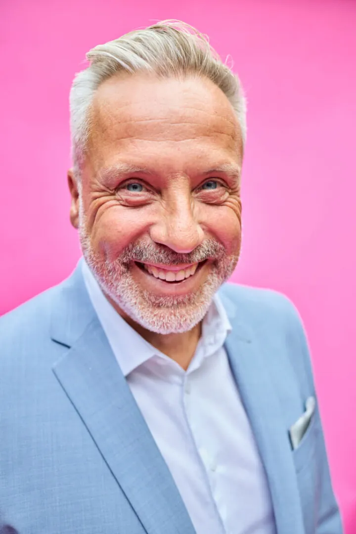Jörg A.