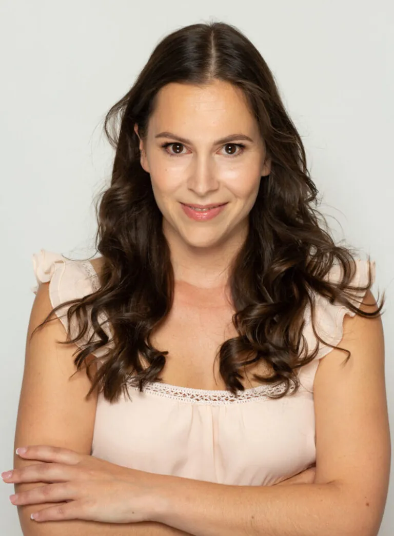 Nina Ata.