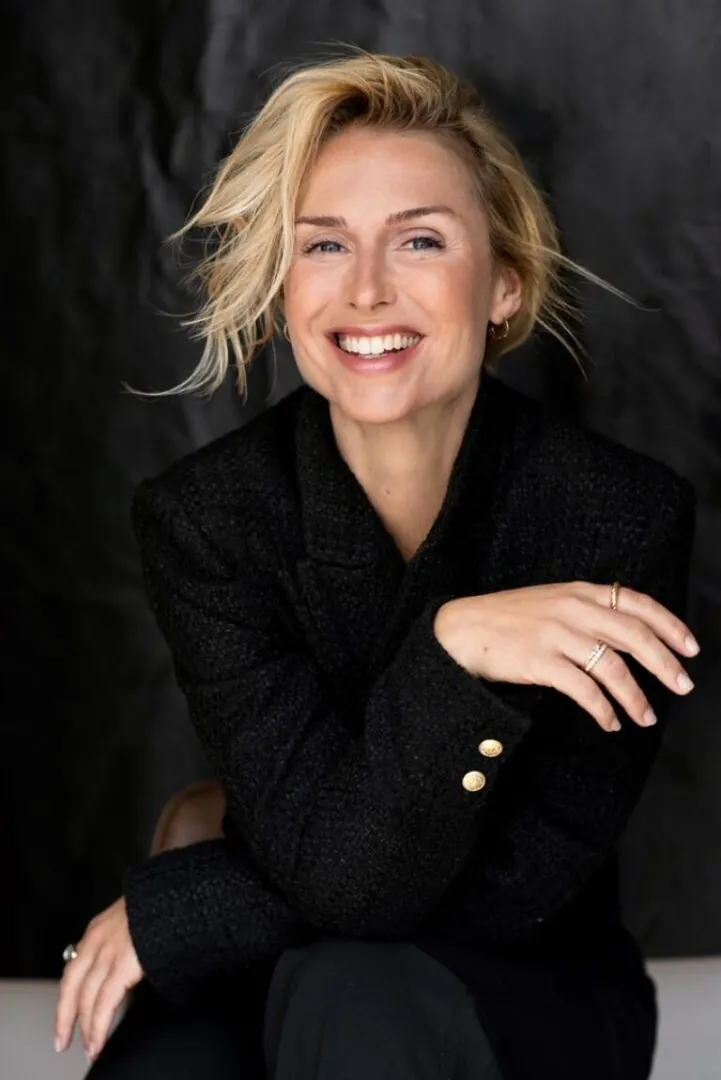 Stefanie Den.