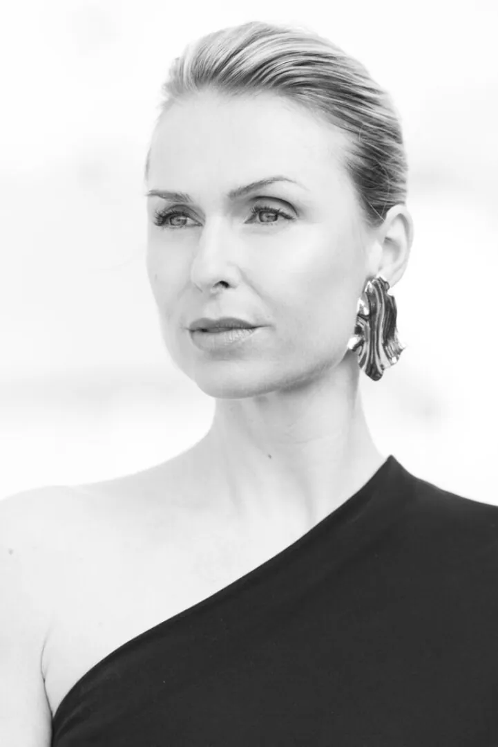 Stefanie Den.