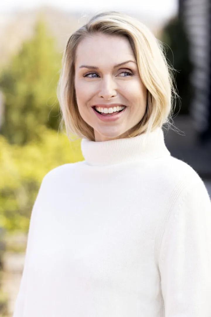 Stefanie Den.