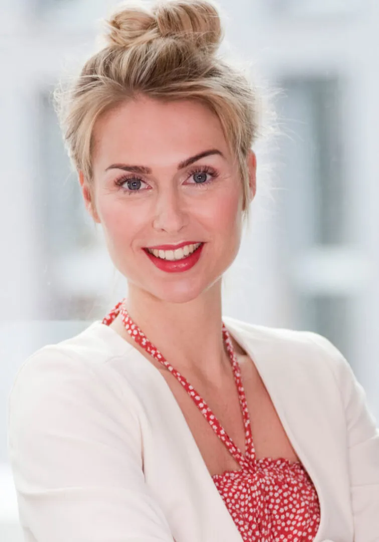 Stefanie Den.