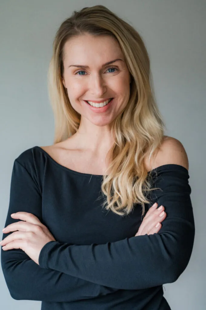 Stefanie Den.