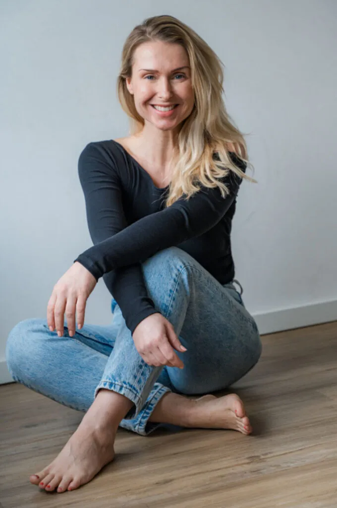 Stefanie Den.