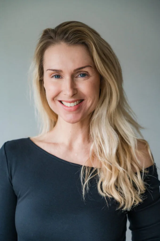 Stefanie Den.