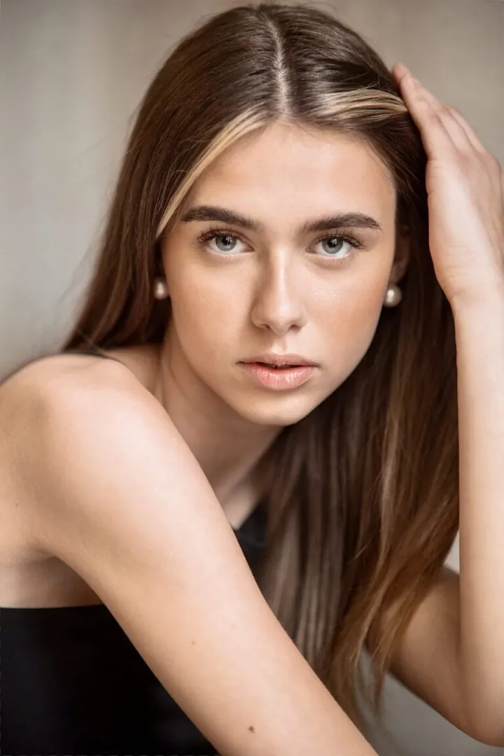 Lara Fi.