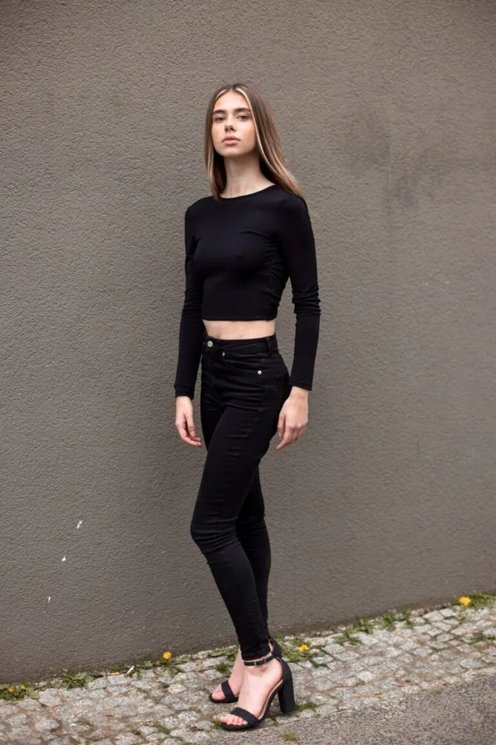 Lara Fi.
