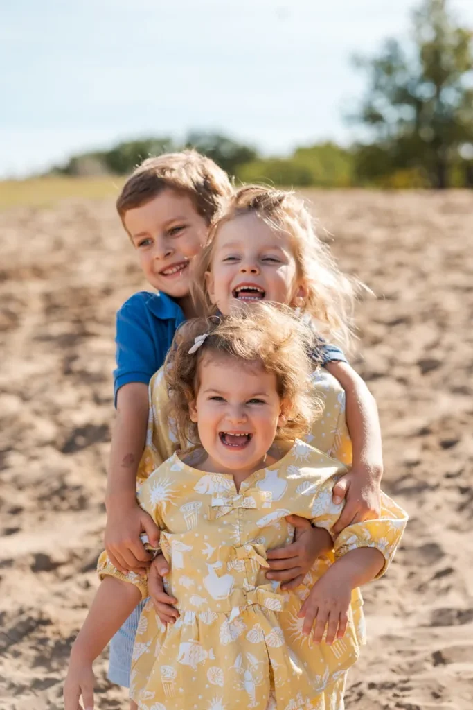 Larissa und Moritz mit ihren 3 Kids