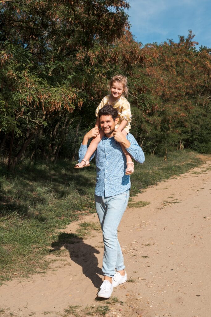Larissa und Moritz mit ihren 3 Kids