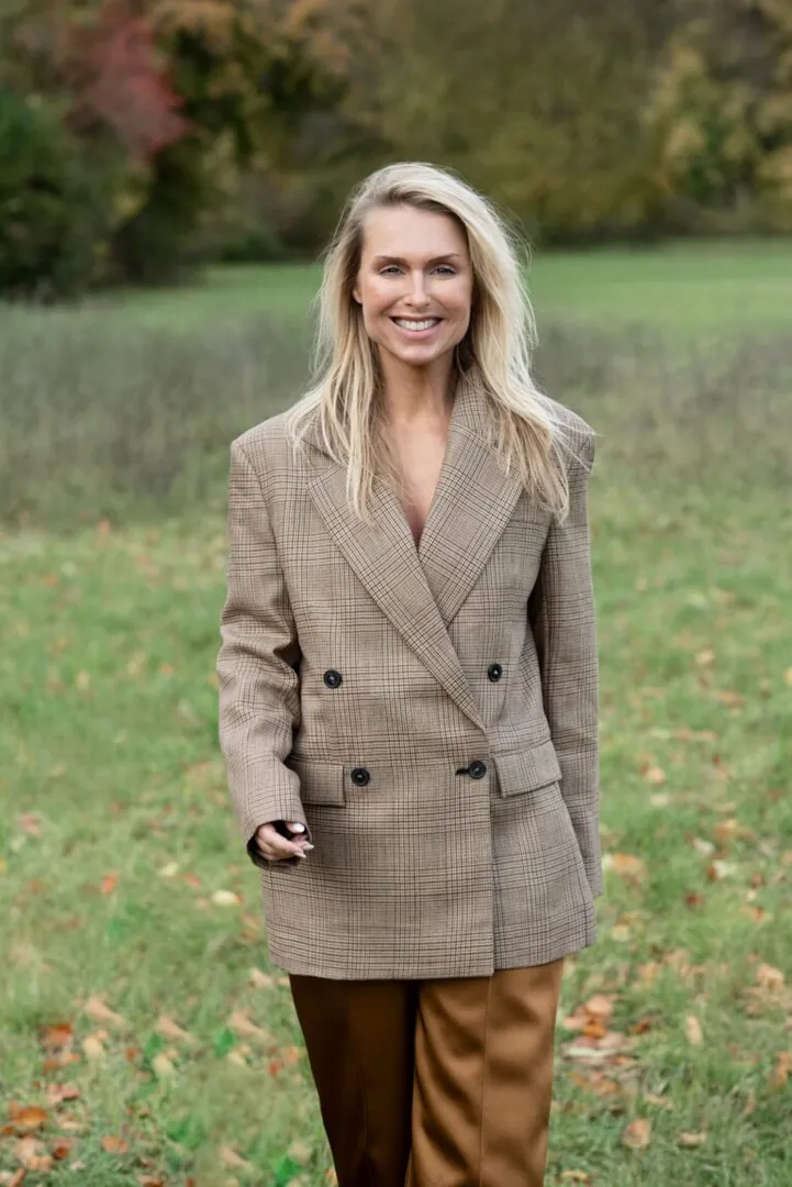 Stefanie Den.