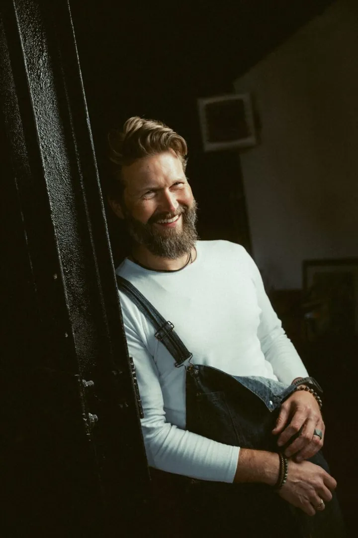 Adrian Mi.