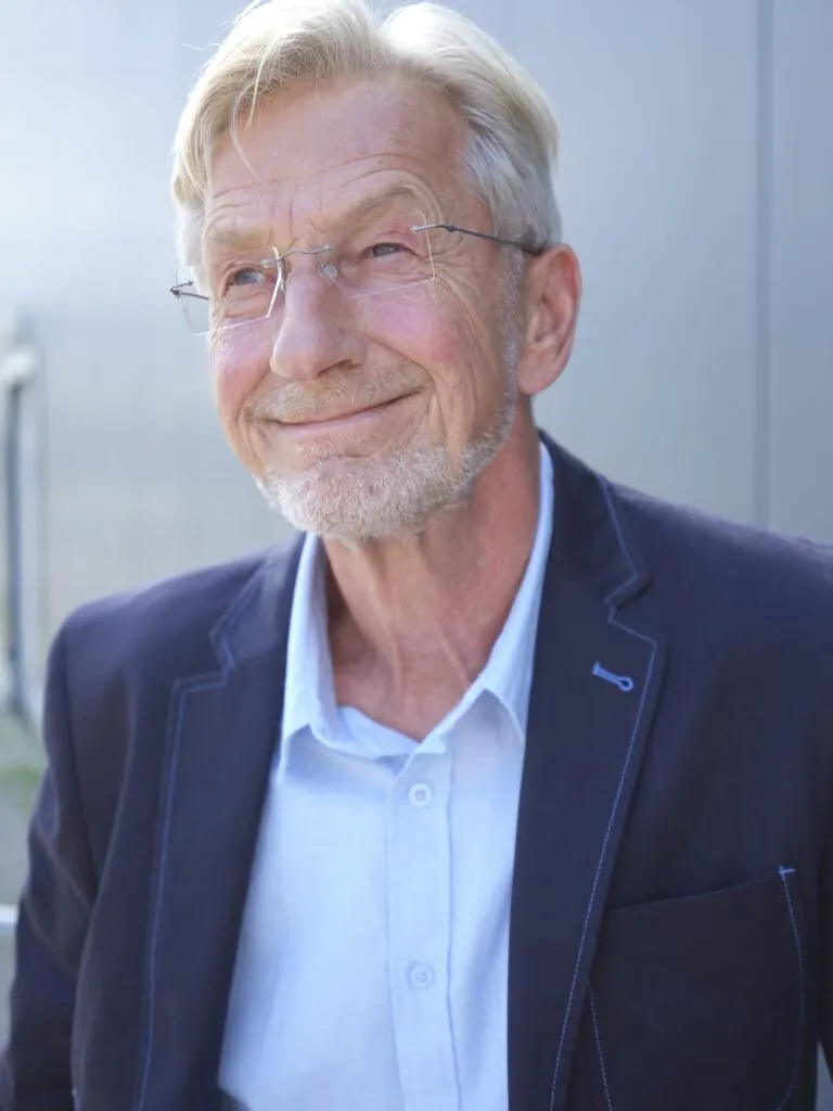 Uwe K.
