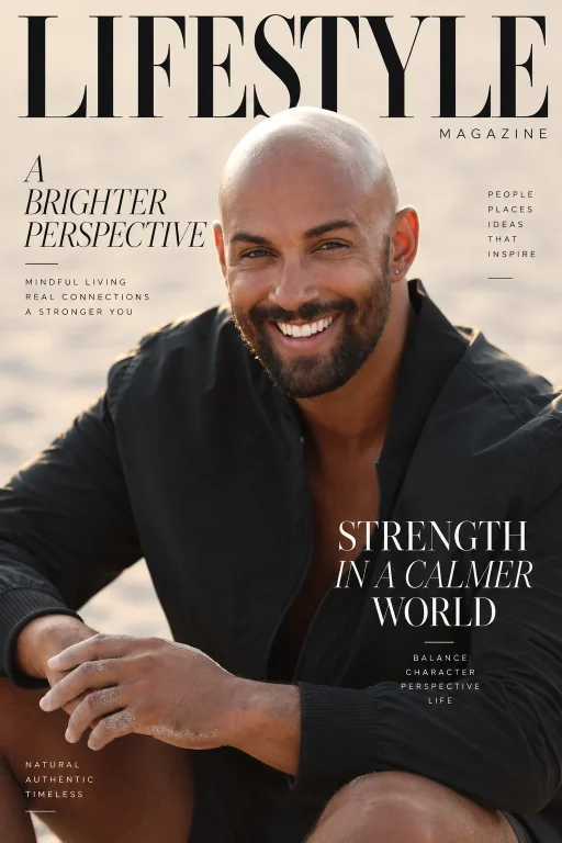Lächelnder Mann auf Lifestyle-Magazincover am Strand