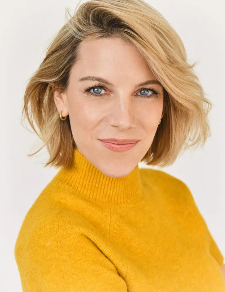 Julia Schi.