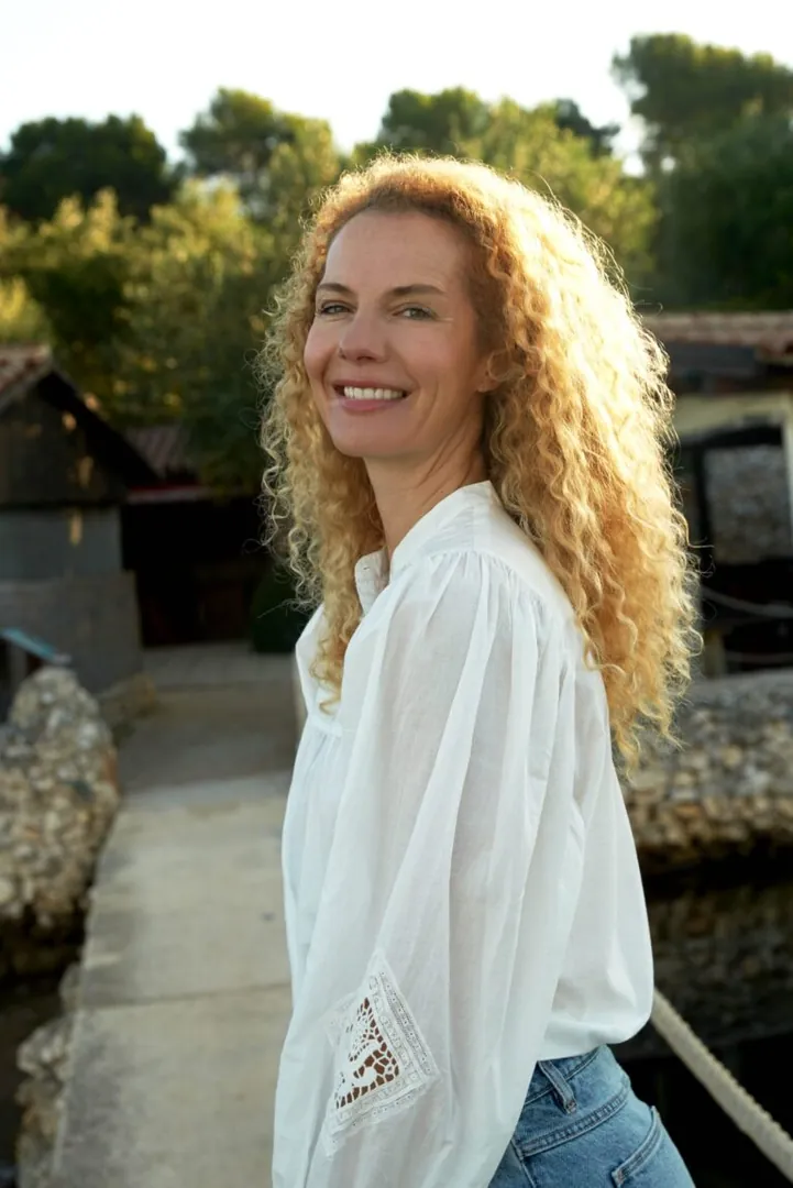Elena R.