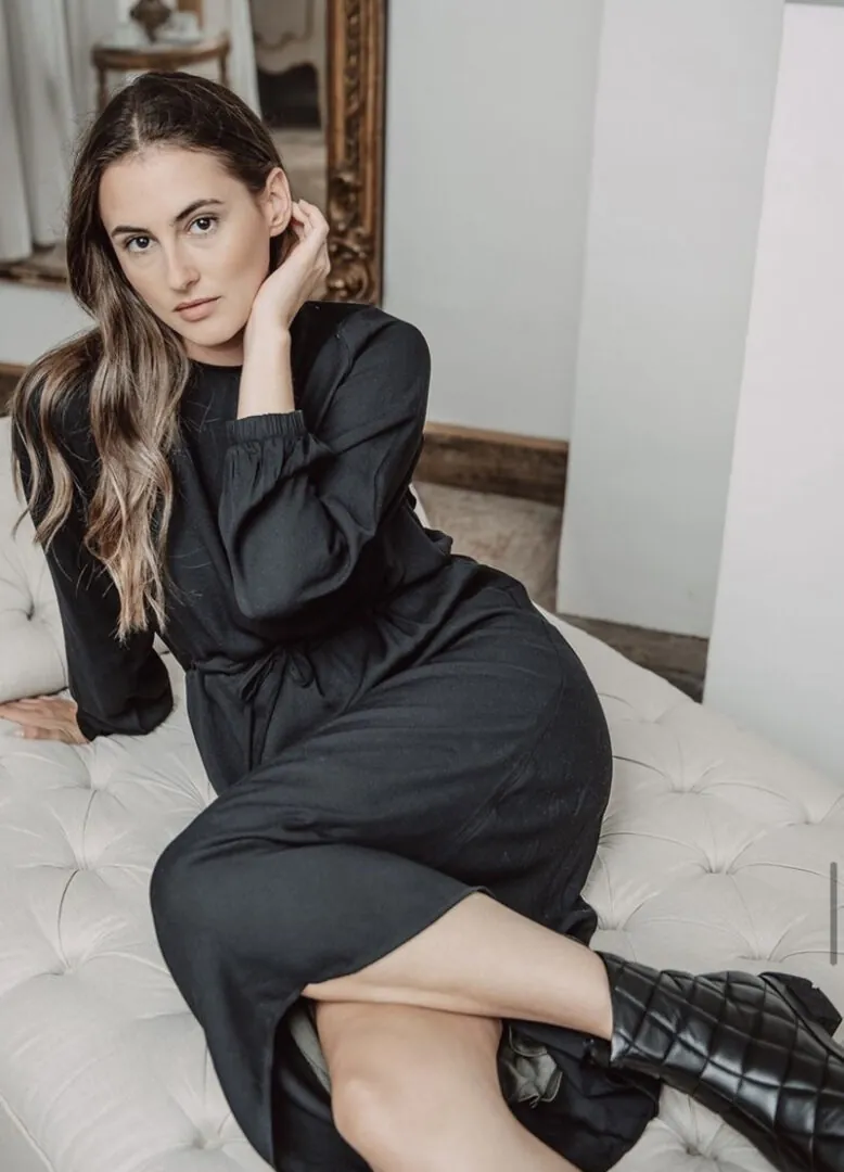Elisa Mo.