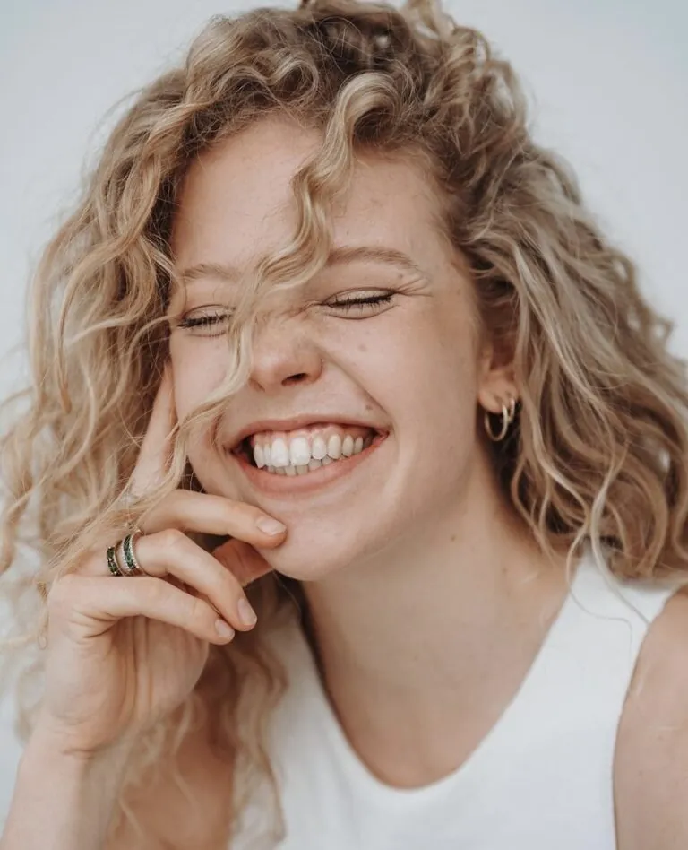 Emma Mo.