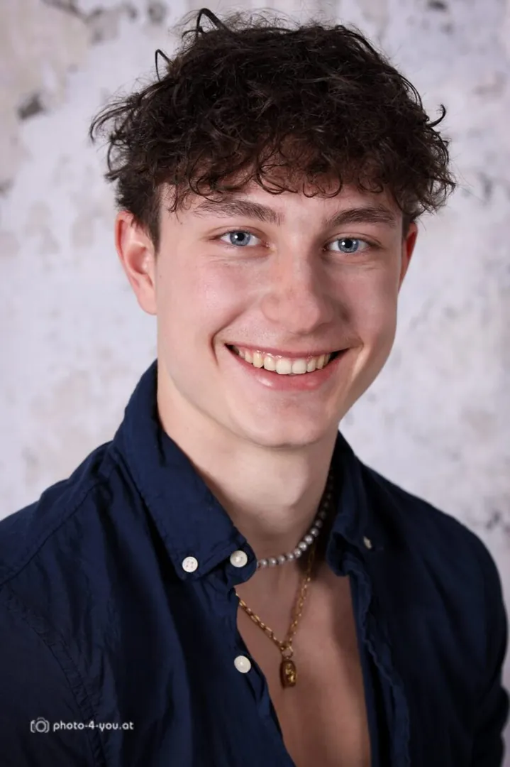 Alexander Ra.