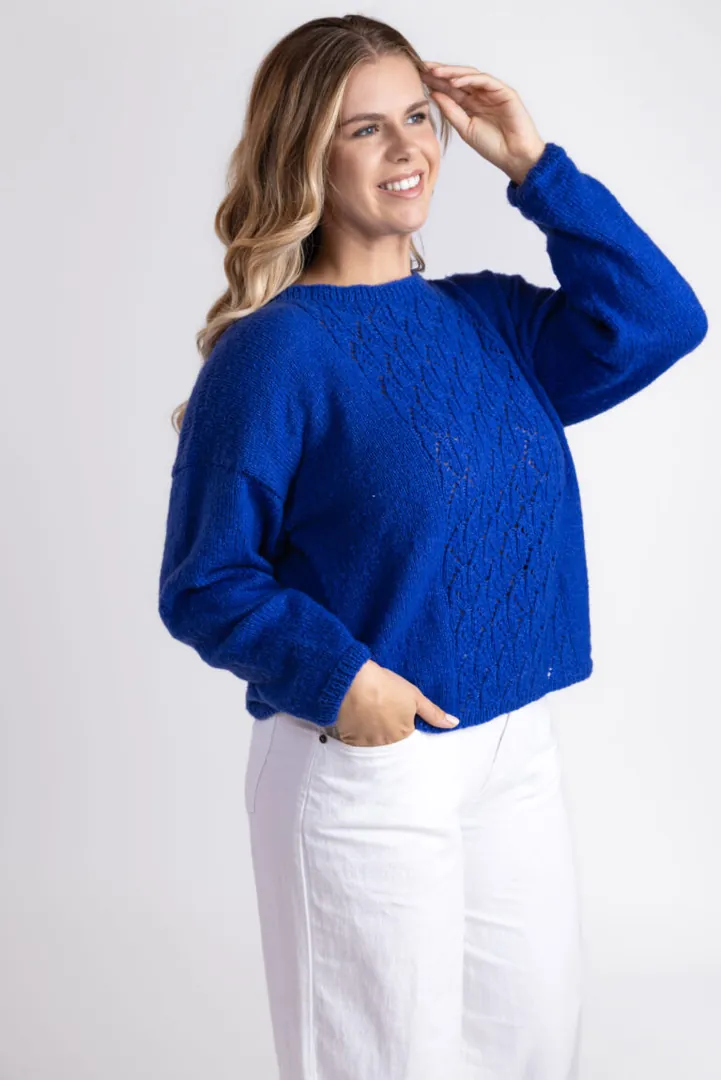 Laura Bau.
