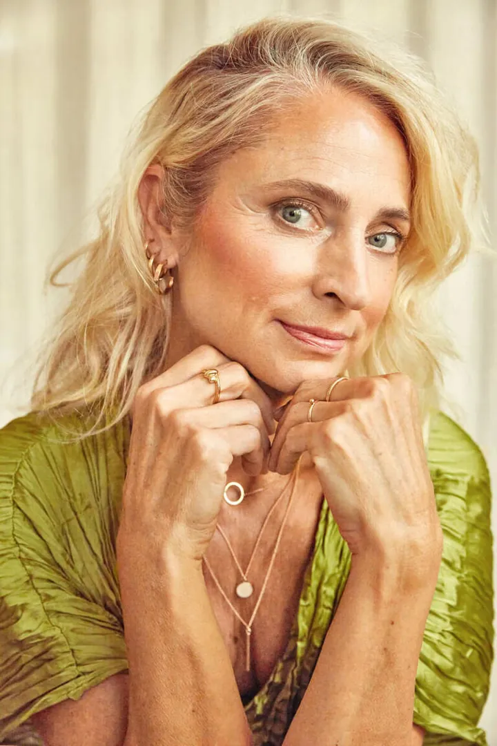Bettina Ne.