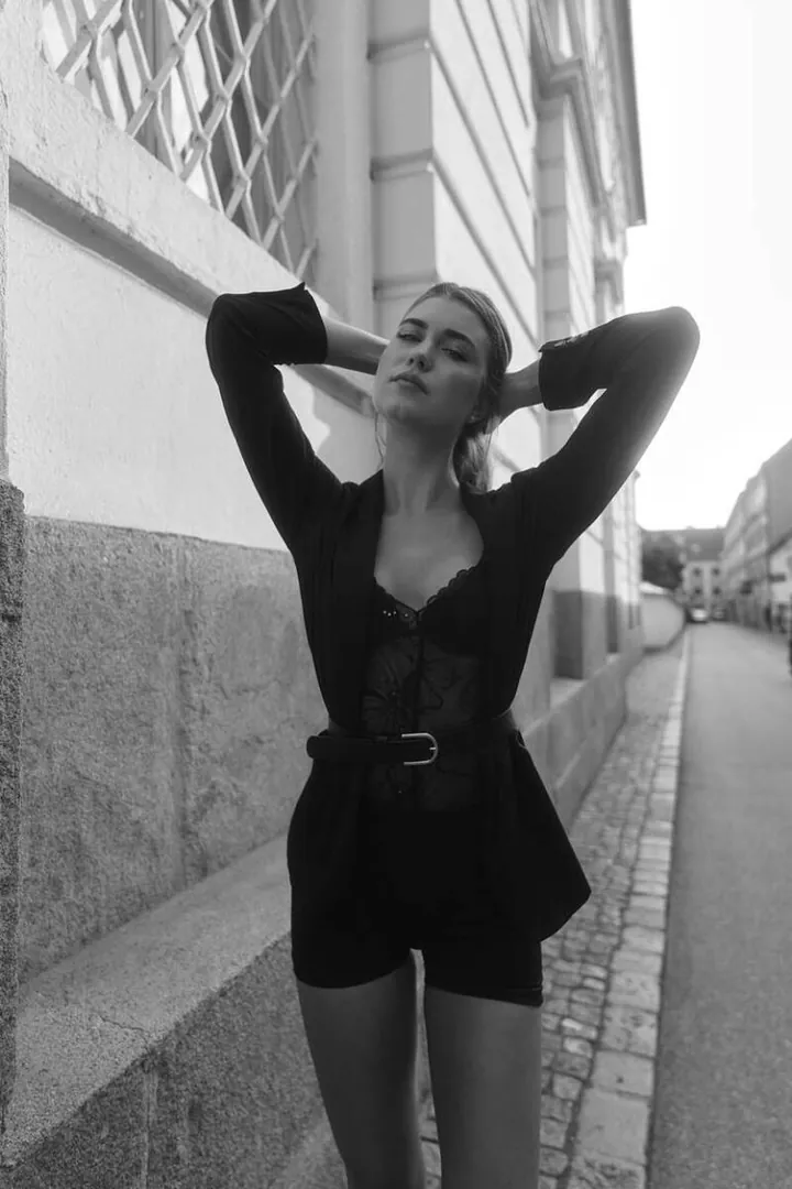 Isabel La.