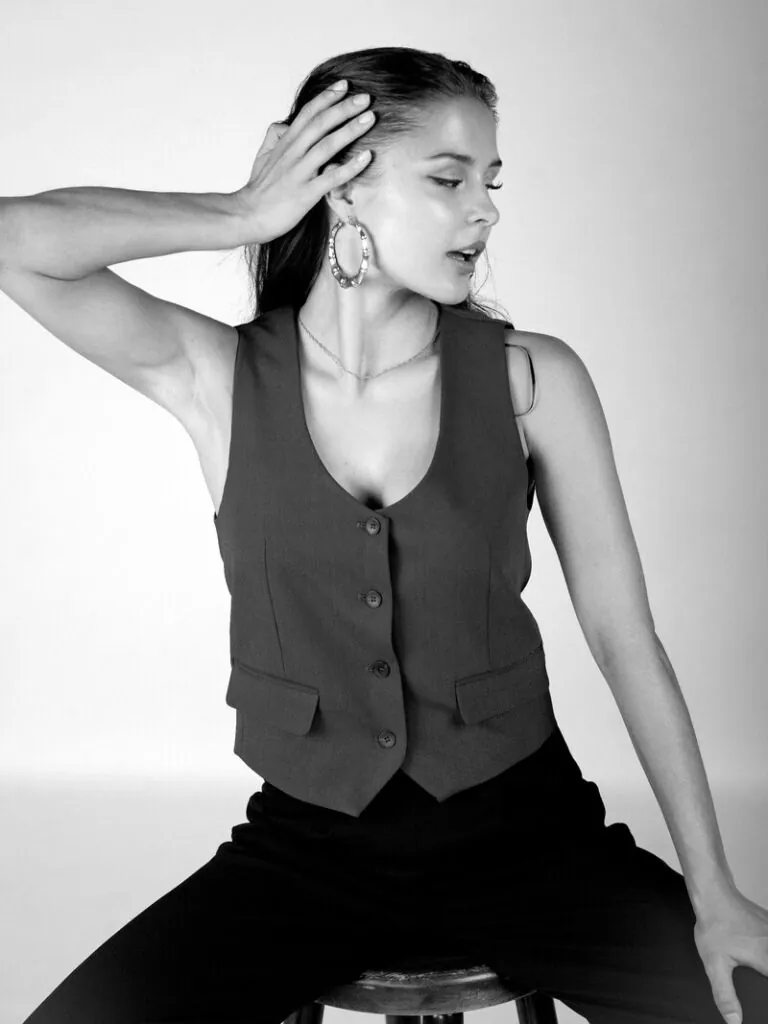 Isabelle E.