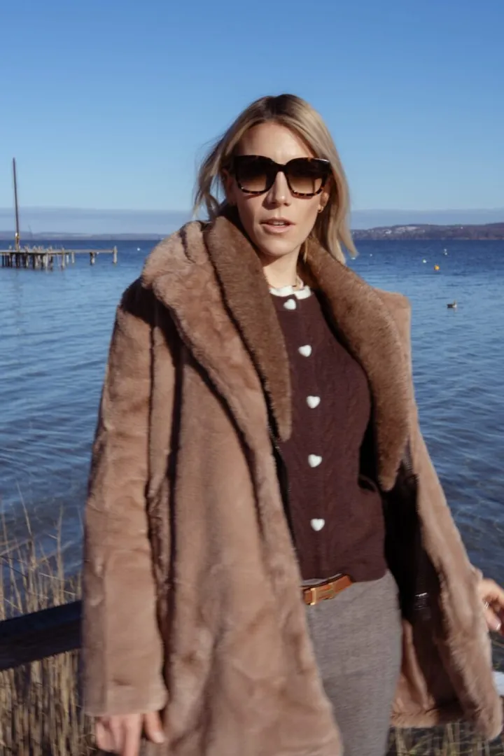 Julia Schi.