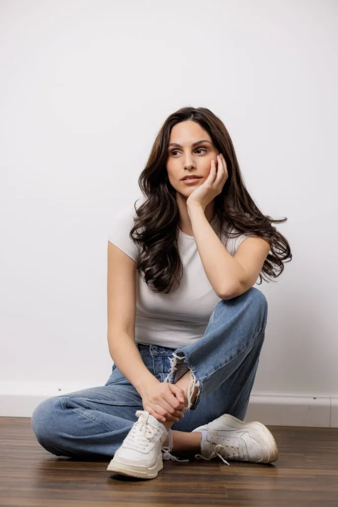 Adelina Tu.