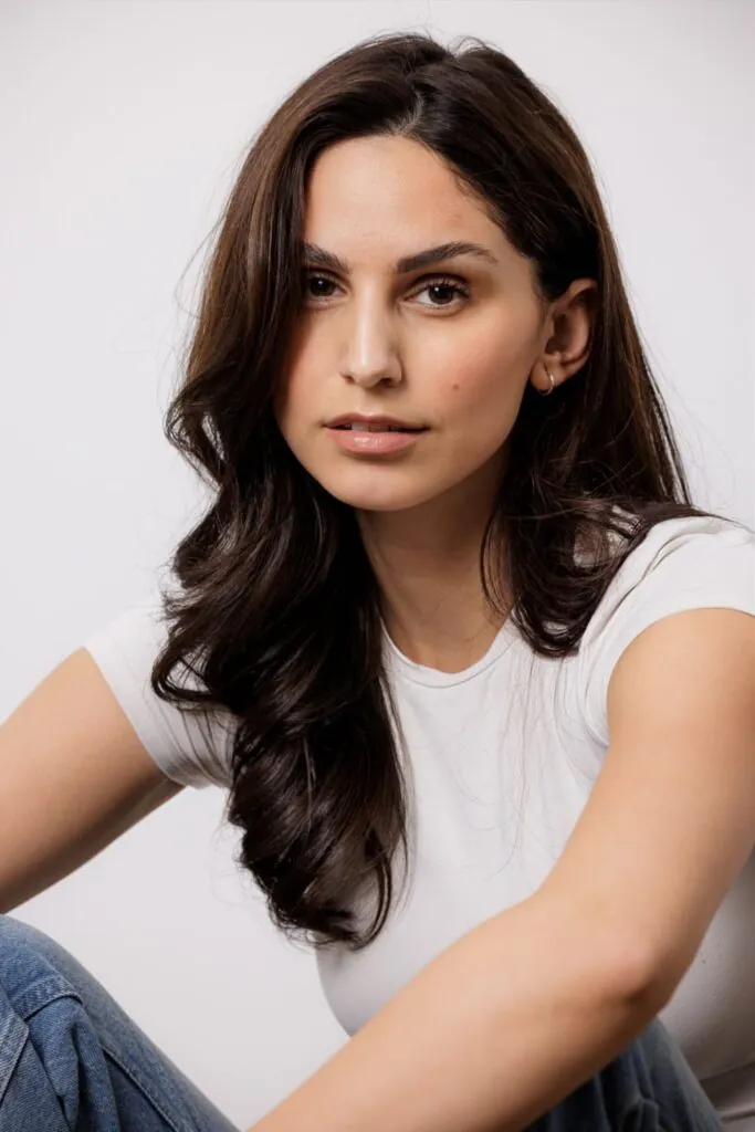 Adelina Tu.