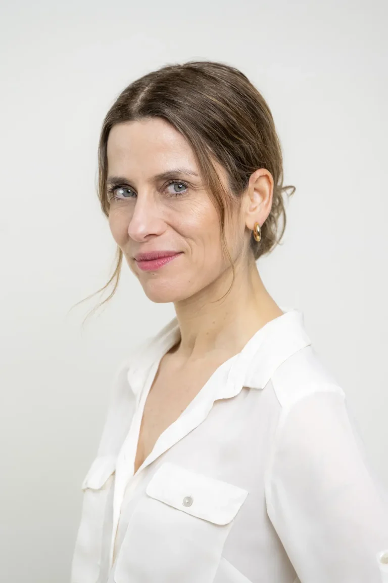 Nora Ka.