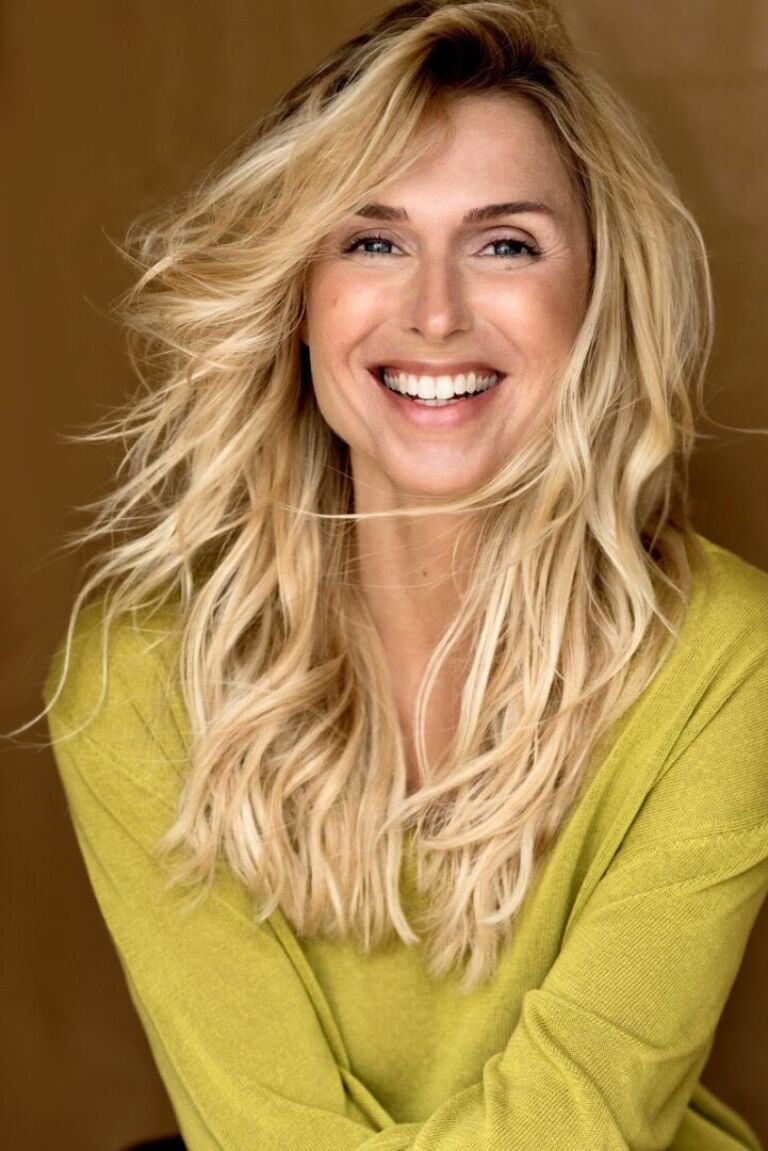 Stefanie Den.