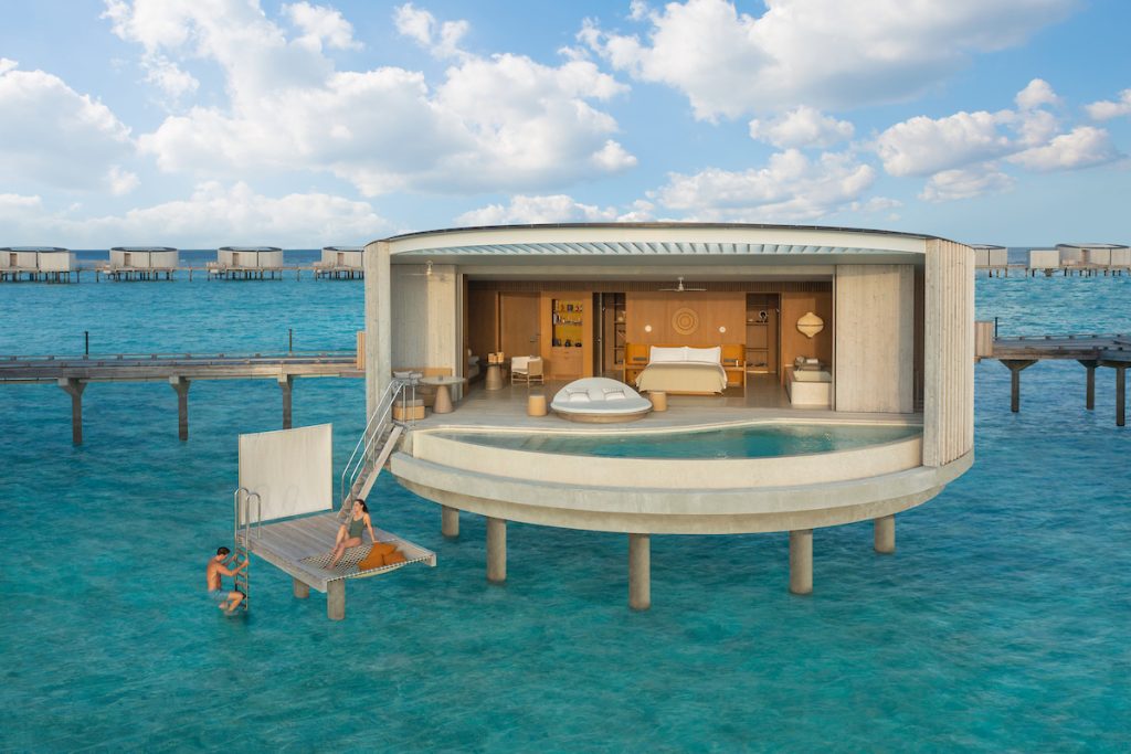 Luxus-Wasservilla mit Pool im türkisblauen Meer